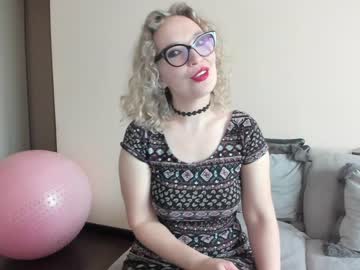 webcam girl emilymilf__ image #3881663