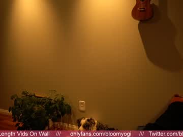 webcam girl bloomyogi image #1217531