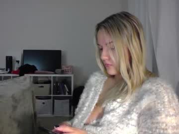 webcam girl varsitybaby000 image #478545