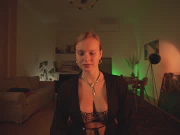 webcam girl chillwithkira image #540972