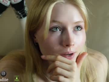 webcam girl bestblondiiecb image #6878396