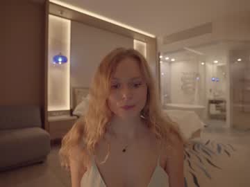 webcam girl chillwithkira image #504842