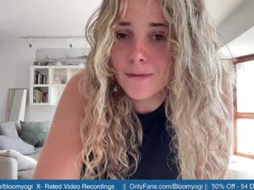 webcam girl bloomyogi image #4159933