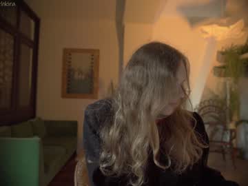 webcam girl chillwithkira image #1108695