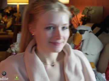 webcam girl bestblondiiecb image #5998207