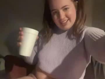 webcam girl yralliemae image #1585282