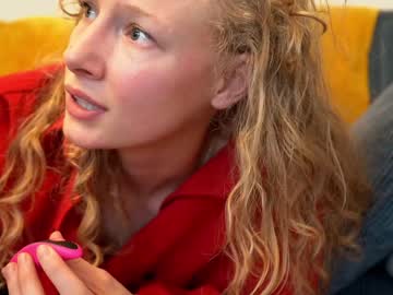 webcam girl sistinehashands image #2700925