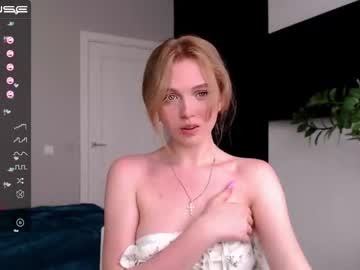 webcam girl small_blondee image #1924945