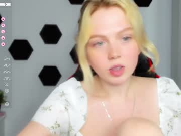 webcam girl small_blondee image #3855570