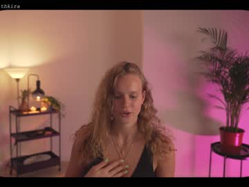 webcam girl chillwithkira image #1955929