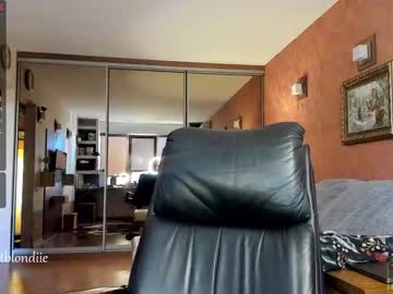 webcam girl bestblondiiecb image #2848888
