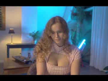 webcam girl chillwithkira image #1409348