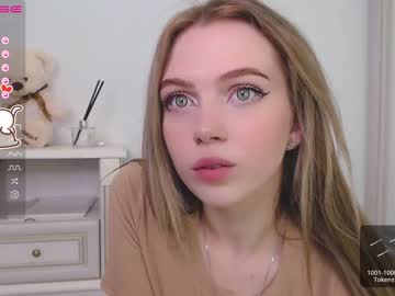 webcam girl small_blondee image #3080527