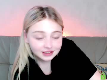webcam girl shy_blondiee image #3655683