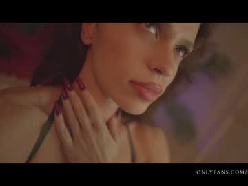 webcam girl lucieoude_ image #3177588