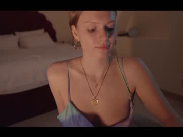 webcam girl chillwithkira image #1588045