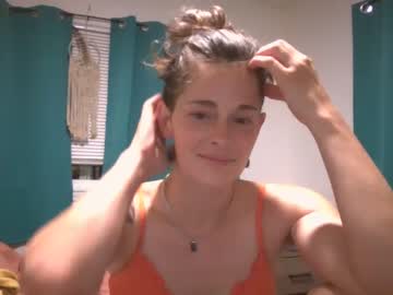 Cam for littlemilkymilf