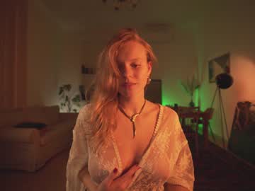 webcam girl chillwithkira image #541817