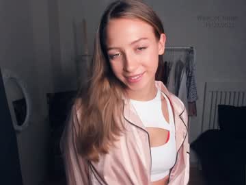 webcam girl wave_of_happy_ image #5790875