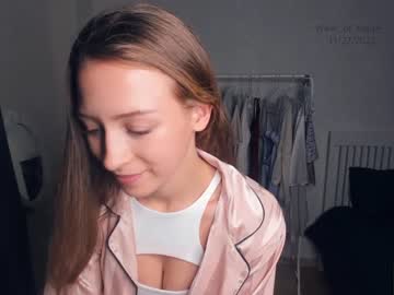 webcam girl wave_of_happy_ image #5790990