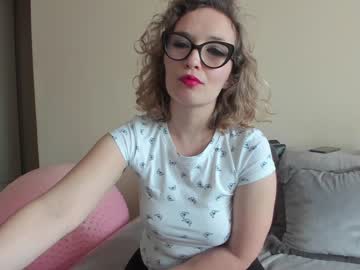 webcam girl emilymilf__ image #3831381