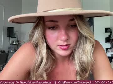 webcam girl bloomyogi image #4906644