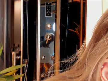 webcam girl linellali image #2750784