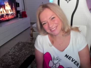 webcam girl kiradivine image #620488