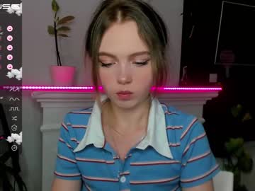 webcam girl small_blondee image #2735657