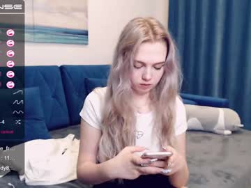 webcam girl small_blondee image #692271