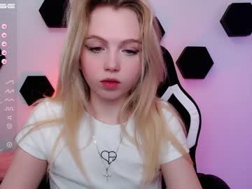 webcam girl small_blondee image #3918078