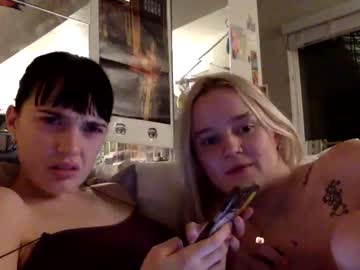 webcam couple chloekissesss image #919118