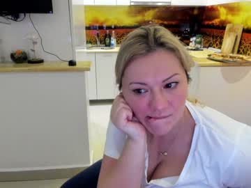 webcam girl kiradivine image #807596
