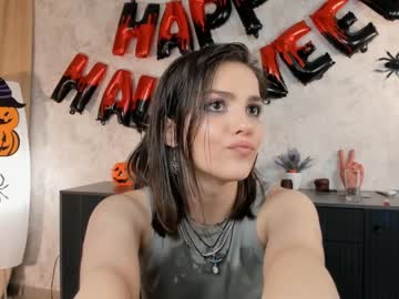 webcam girl emiliacourtney image #5583463