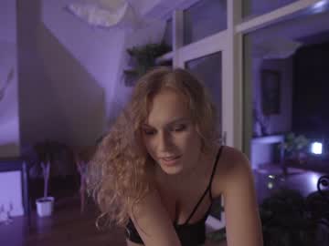 webcam girl chillwithkira image #1022380