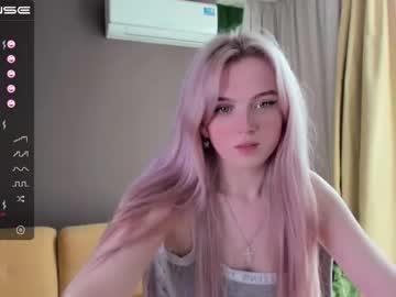 webcam girl small_blondee image #1629685
