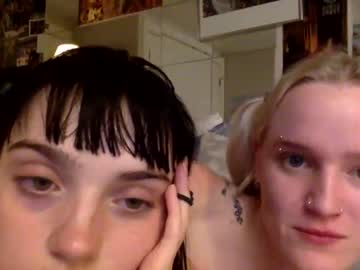 webcam couple chloekissesss image #876387