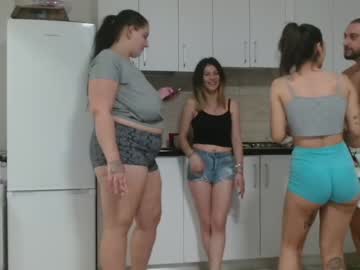 webcam couple maya_and_guests image #5997452