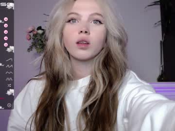 webcam girl small_blondee image #2594607