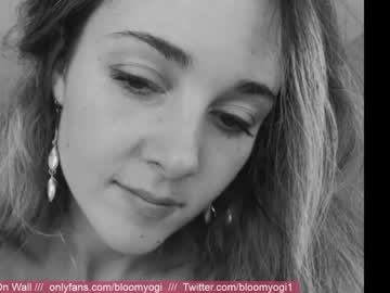 webcam girl bloomyogi image #1266636
