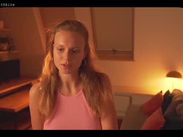 webcam girl chillwithkira image #1818399