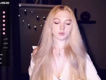 webcam girl small_blondee image #413560