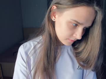 webcam girl sunshy_girl image #4153755