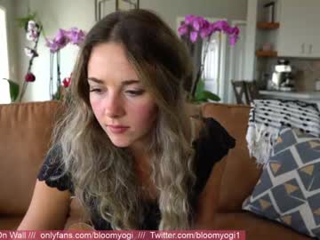 webcam girl bloomyogi image #1266247