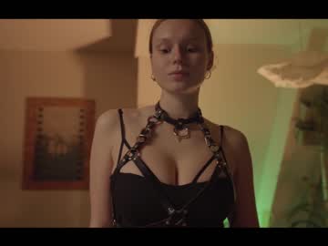 webcam girl chillwithkira image #1417150