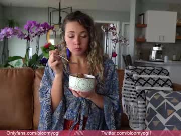webcam girl bloomyogi image #1150538