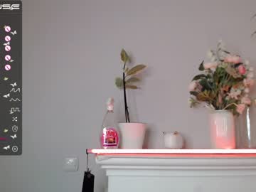 webcam girl small_blondee image #2779010