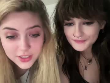 webcam couple snowxbunny1228 image #5862390