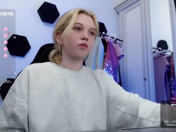 webcam girl small_blondee image #4289538